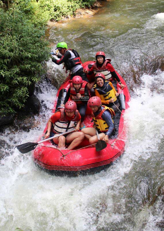 Rafting in Palayangan River, Pangalengan Bandung by Terantara
