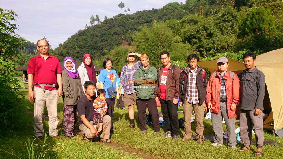 ITB Alumni Taking Photo in Lembang
